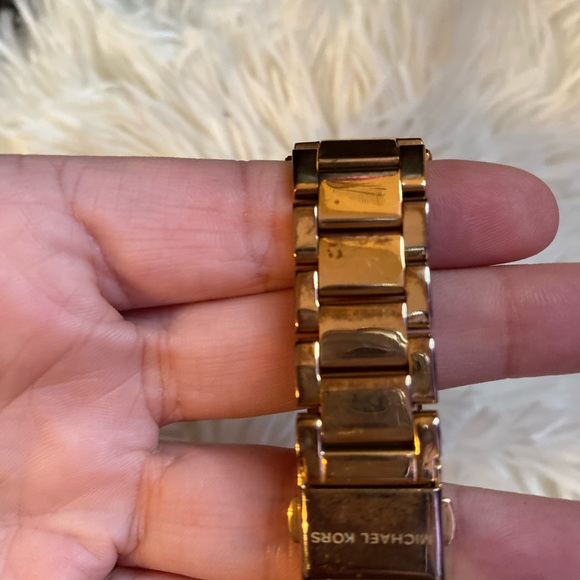 Michael Kors Parker rose gold tone watch - Picture 3 of 8